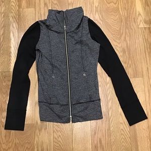 LULULEMON SWEATSHIRT!